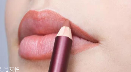 唇線筆什么顏色最好看 雙唇漂亮動人有技巧 唇線筆什么顏色最好看 雙唇漂亮動人有技巧