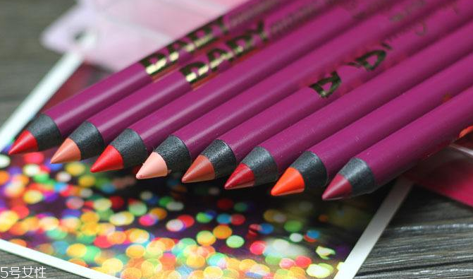 唇線筆什么顏色最好看 雙唇漂亮動人有技巧 唇線筆什么顏色最好看 雙唇漂亮動人有技巧