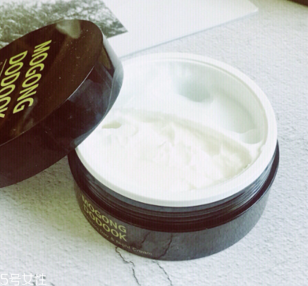 混合肌膚用什么面霜好 不同季節(jié)有區(qū)別 混合肌膚用什么面霜好 不同季節(jié)有區(qū)別