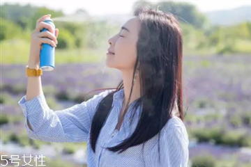 防曬噴霧在化妝前噴還是化妝后 防曬噴霧用在這個(gè)步驟 防曬噴霧在化妝前噴還是化妝后 防曬噴霧用在這個(gè)步驟