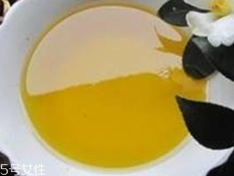 茶油和亞麻籽油的區(qū)別 茶油和亞麻籽油的區(qū)別