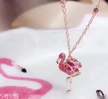 施華洛世奇火烈鳥項(xiàng)鏈多少錢 時(shí)髦小仙女的最愛 施華洛世奇火烈鳥項(xiàng)鏈多少錢 時(shí)髦小仙女的最愛