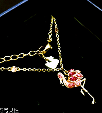 施華洛世奇火烈鳥項(xiàng)鏈多少錢 時(shí)髦小仙女的最愛 施華洛世奇火烈鳥項(xiàng)鏈多少錢 時(shí)髦小仙女的最愛