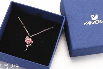 施華洛世奇火烈鳥項(xiàng)鏈多少錢 時(shí)髦小仙女的最愛 施華洛世奇火烈鳥項(xiàng)鏈多少錢 時(shí)髦小仙女的最愛