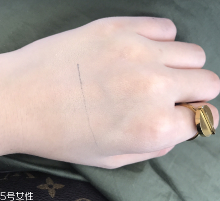 阿瑪尼紅色氣墊怎么看真假 6張圖一眼認出假貨 阿瑪尼紅色氣墊怎么看真假 6張圖一眼認出假貨