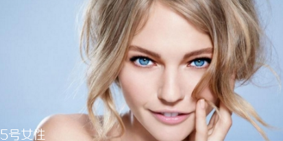 哺乳期能不能割雙眼皮 不能割雙眼皮的時(shí)期 哺乳期能不能割雙眼皮 不能割雙眼皮的時(shí)期