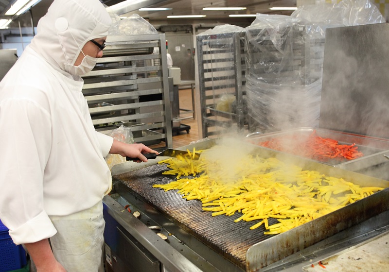 飛機(jī)餐是免費(fèi)的嗎 解析飛機(jī)上的食物能吃嗎 飛機(jī)餐是免費(fèi)的嗎 解析飛機(jī)上的食物能吃嗎