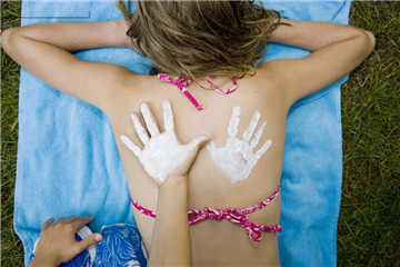 防曬要擦多少才夠 每平方厘米兩毫克 防曬要擦多少才夠 每平方厘米兩毫克