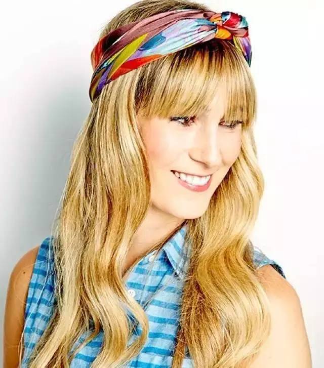 如何用絲巾綁頭發(fā) 個(gè)性派絲巾綁發(fā)造型 如何用絲巾綁頭發(fā) 個(gè)性派絲巾綁發(fā)造型