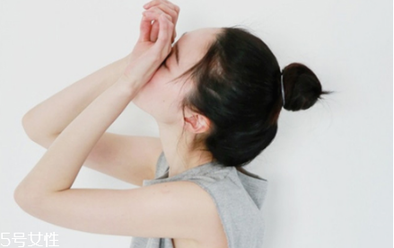 雙眼皮拆線(xiàn)后護(hù)理方法 千萬(wàn)不要用手碰傷口