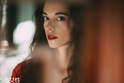 雙眼皮拆線(xiàn)后護(hù)理方法 千萬(wàn)不要用手碰傷口