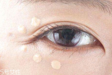 補(bǔ)水保濕用什么眼霜好 深層對(duì)抗干癟缺水