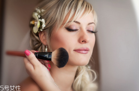 開眼角后多久可以化妝 需要一段時間 開眼角后多久可以化妝 需要一段時間