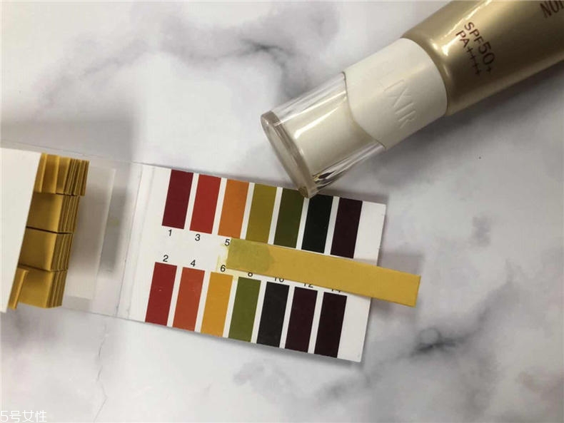 怡麗絲爾金管防曬搓泥嗎 多推幾下就不會搓泥 怡麗絲爾金管防曬搓泥嗎 多推幾下就不會搓泥