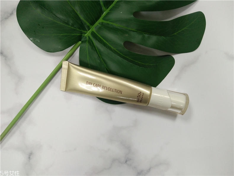 怡麗絲爾金管防曬搓泥嗎 多推幾下就不會搓泥 怡麗絲爾金管防曬搓泥嗎 多推幾下就不會搓泥