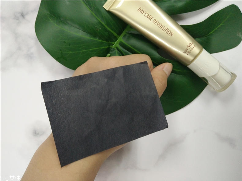 怡麗絲爾金管防曬搓泥嗎 多推幾下就不會搓泥 怡麗絲爾金管防曬搓泥嗎 多推幾下就不會搓泥