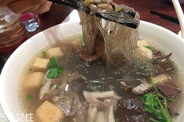 鴨血粉絲湯的由來和產(chǎn)地 鴨血粉絲湯的由來和產(chǎn)地