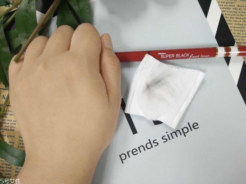 mistine紅管眼線筆防水嗎 持妝能力非常不錯(cuò) mistine紅管眼線筆防水嗎 持妝能力非常不錯(cuò)