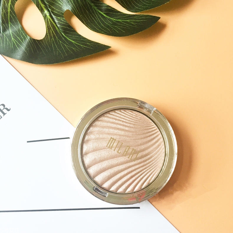 白皮用什么顏色高光好 銀色系讓白皮仙氣飄飄