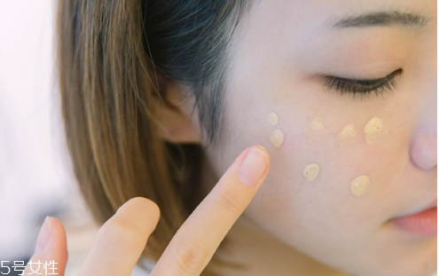 底妝怎么畫(huà)更顯清透不脫妝 夏日最強(qiáng)底妝畫(huà)法