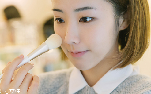 底妝怎么畫(huà)更顯清透不脫妝 夏日最強(qiáng)底妝畫(huà)法