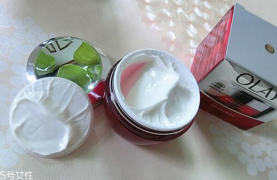 olay大紅瓶搓泥是怎么回事 讓你擁有凍齡肌 olay大紅瓶搓泥是怎么回事 讓你擁有凍齡肌