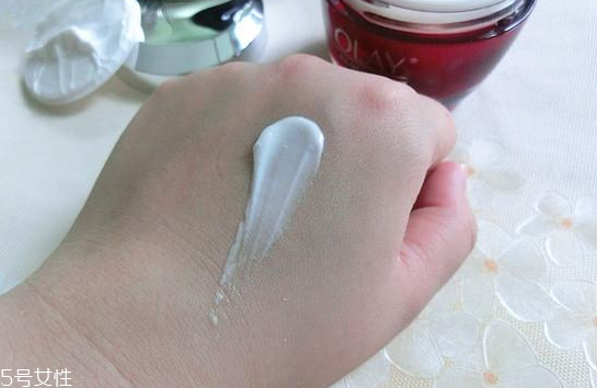 olay大紅瓶搓泥是怎么回事 讓你擁有凍齡肌 olay大紅瓶搓泥是怎么回事 讓你擁有凍齡肌