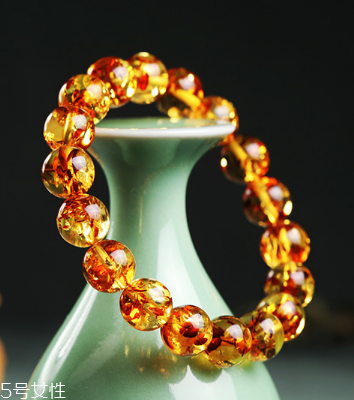 琥珀手鏈真假鑒定 這幾招要學(xué)會 琥珀手鏈真假鑒定 這幾招要學(xué)會
