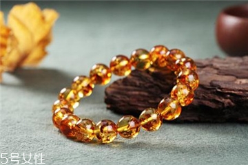 琥珀手鏈真假鑒定 這幾招要學(xué)會 琥珀手鏈真假鑒定 這幾招要學(xué)會