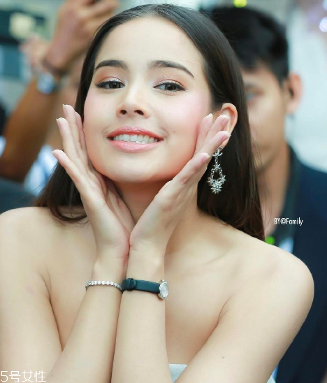 玻尿酸打下巴幾天能捏 24小時以內不要捏 玻尿酸打下巴幾天能捏 24小時以內不要捏