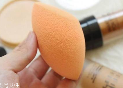 美妝蛋形狀怎么挑 挑對(duì)了秒變蛇精臉 美妝蛋形狀怎么挑 挑對(duì)了秒變蛇精臉