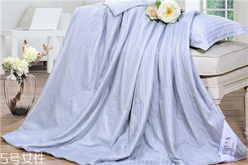 蠶絲被可以用電熱毯?jiǎn)?不能長(zhǎng)時(shí)間加熱 蠶絲被可以用電熱毯?jiǎn)?不能長(zhǎng)時(shí)間加熱