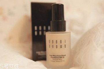 新手上粉底液用什么工具好 用手上妝很糟糕 新手上粉底液用什么工具好 用手上妝很糟糕