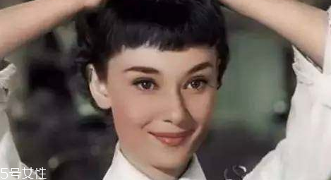 2018狗啃劉海圖片女 女明星最愛(ài)的狗啃劉海