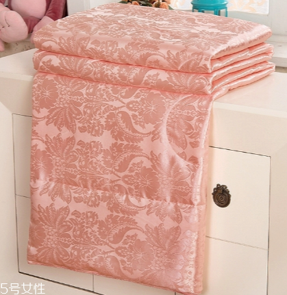 蠶絲被為什么冬暖夏涼 原因是這樣 蠶絲被為什么冬暖夏涼 原因是這樣