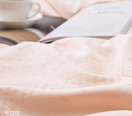 蠶絲被用什么被套好 被套這樣挑選 蠶絲被用什么被套好 被套這樣挑選
