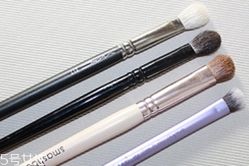 眼影刷哪種形狀好 3種熱門(mén)形狀對(duì)比