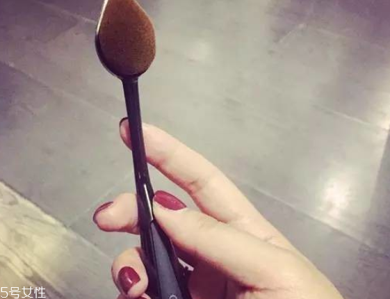 牙刷粉底刷和碗狀粉底刷哪個(gè)好 熱門(mén)粉底刷哪家強(qiáng) 牙刷粉底刷和碗狀粉底刷哪個(gè)好 熱門(mén)粉底刷哪家強(qiáng)