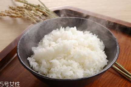 喝白米粥會發(fā)胖嗎 這樣減肥不發(fā)胖 喝白米粥會發(fā)胖嗎 這樣減肥不發(fā)胖