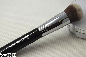遮瑕刷怎么挑選 刷頭不宜過大 遮瑕刷怎么挑選 刷頭不宜過大