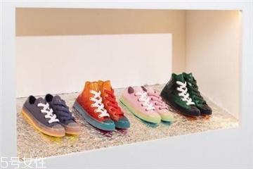 jw anderson聯(lián)名匡威果凍鞋多少錢 質(zhì)感愛(ài)不釋手