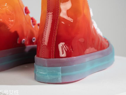 jw anderson聯(lián)名匡威果凍鞋多少錢 質(zhì)感愛(ài)不釋手