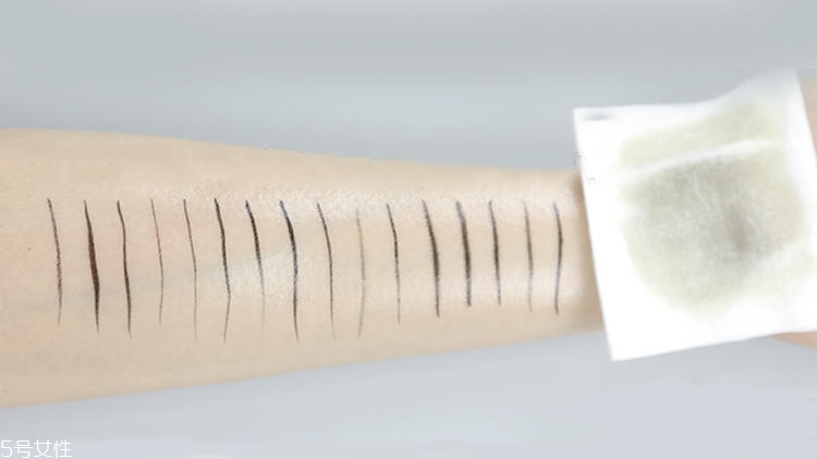 畫眼線用什么畫最好 7個(gè)維度考察3種熱門眼線產(chǎn)品 畫眼線用什么畫最好 7個(gè)維度考察3種熱門眼線產(chǎn)品