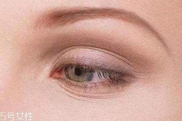 眼角細紋是什么原因 沒想到跟枕頭有關(guān)