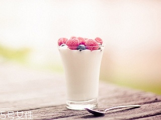 減肥可以喝酸奶嗎 必學(xué)的酸奶減肥法 減肥可以喝酸奶嗎 必學(xué)的酸奶減肥法