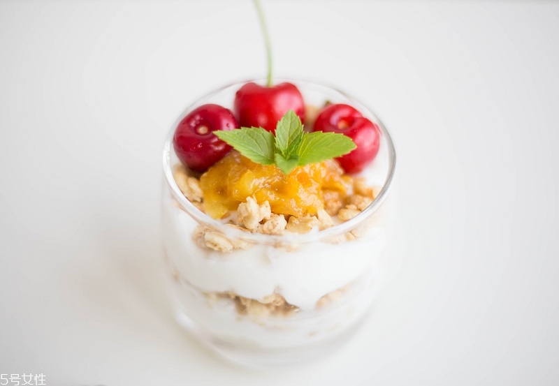 減肥可以喝酸奶嗎 必學(xué)的酸奶減肥法 減肥可以喝酸奶嗎 必學(xué)的酸奶減肥法