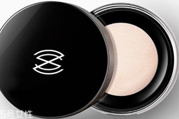 熱天怎么化妝不脫妝 原來(lái)竟不能涂精華