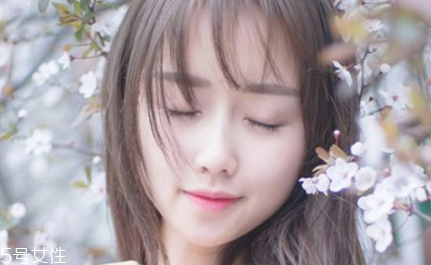 夏天護膚品要放冰箱嗎 看是什么護膚品 夏天護膚品要放冰箱嗎 看是什么護膚品