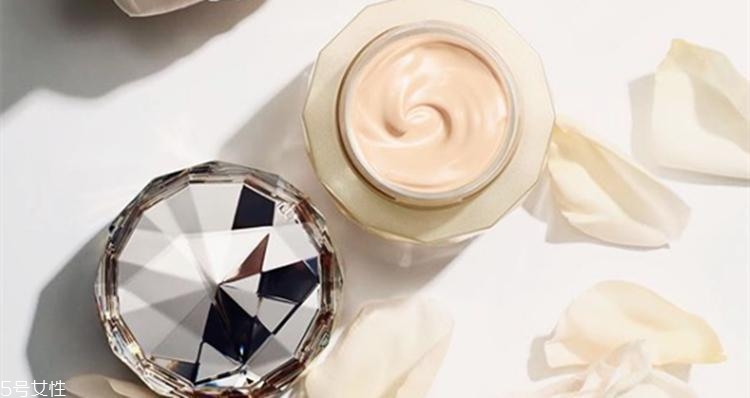 養(yǎng)膚粉底液哪個(gè)牌子好 這些粉底液能養(yǎng)出好氣色 養(yǎng)膚粉底液哪個(gè)牌子好 這些粉底液能養(yǎng)出好氣色