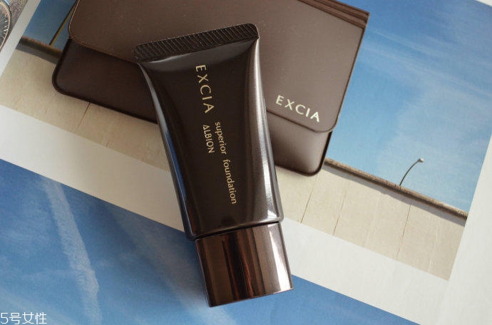 養(yǎng)膚粉底液哪個(gè)牌子好 這些粉底液能養(yǎng)出好氣色 養(yǎng)膚粉底液哪個(gè)牌子好 這些粉底液能養(yǎng)出好氣色